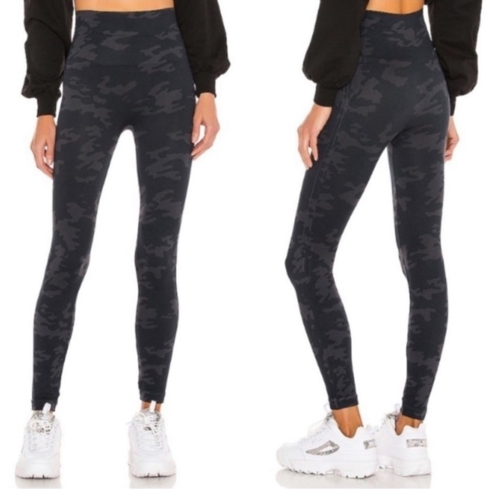 SPANX Look at Me Now Gray Camo
Print